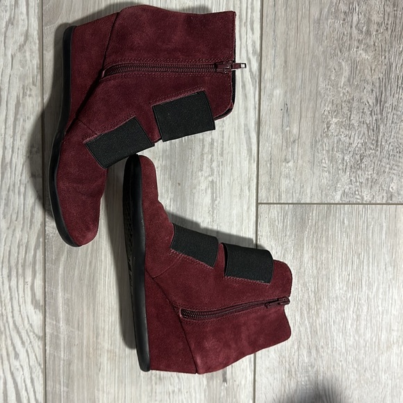 Aerosoles Heelrest Get Fit Suede Wedge Booties Size 5 - Picture 11 of 14